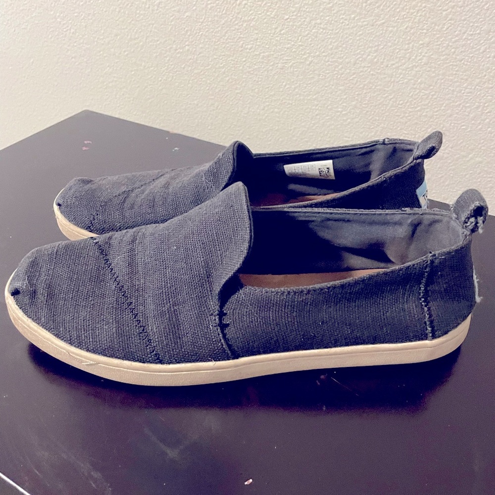 Black TOMS size 8